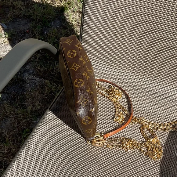 Louis Vuitton Monogram Crossbody Bag with Gold Chain - Picture 4 of 11